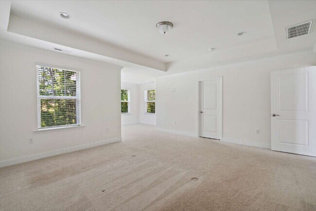 Building Photo - 130 Silent Brk Trl