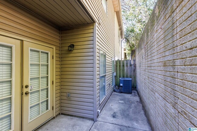 Building Photo - 2348 Ridgemont Dr