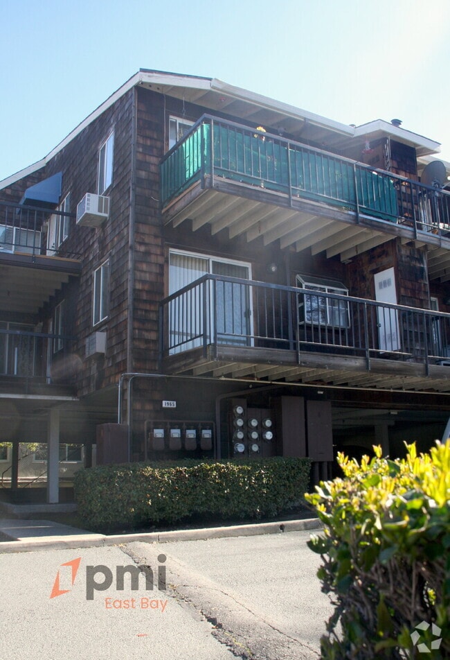 Building Photo - Spacious 1-Bedroom with Parking & On-Site ...