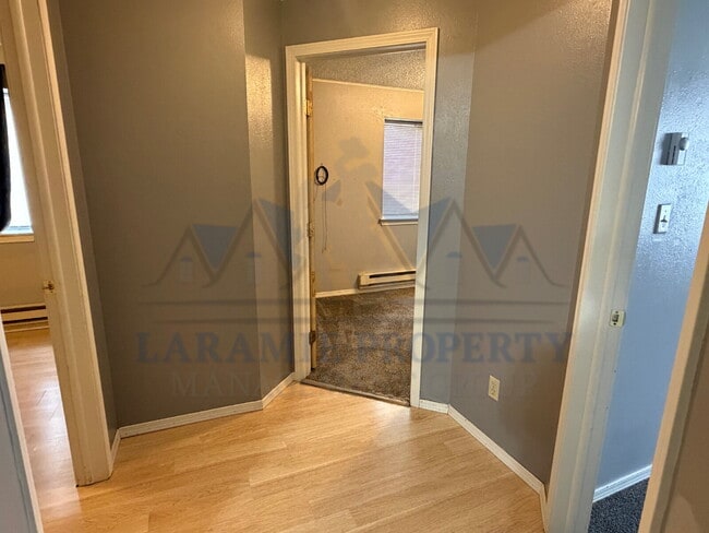 Building Photo - 3 Bedroom 2 Bathroom Apartment