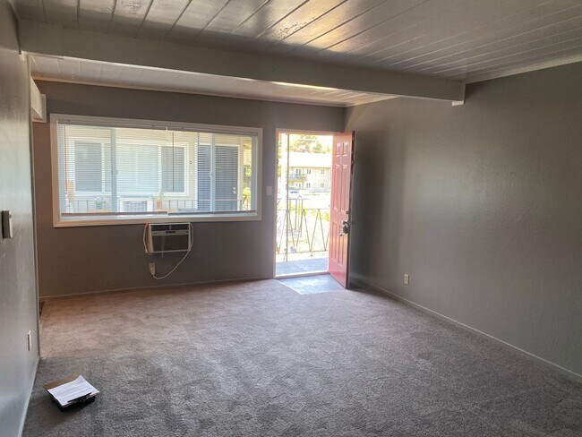 Building Photo - 1475 Marclair Dr