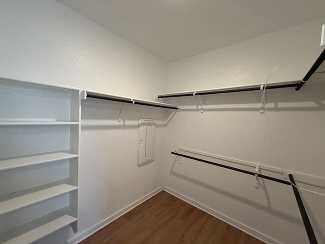 Building Photo - 2037 Saddlery St