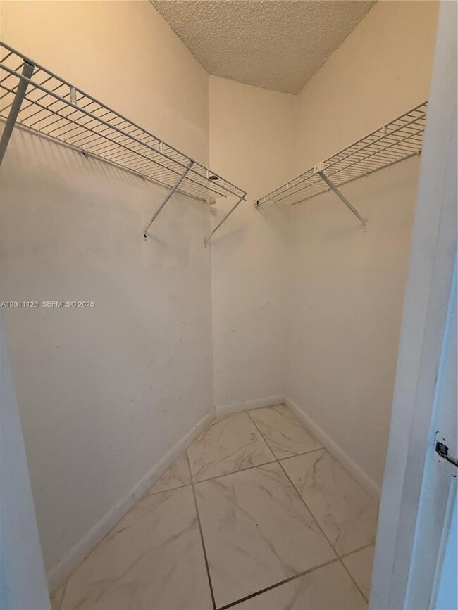 Building Photo - 210 Lake Pointe Dr