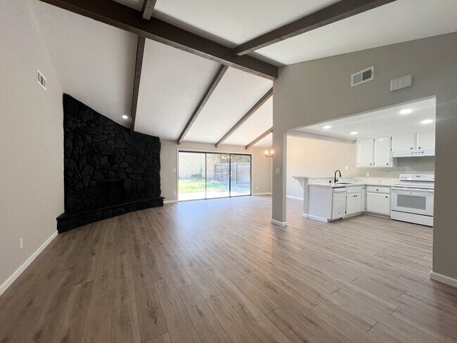 Building Photo - 7489 Maple Tree Wy