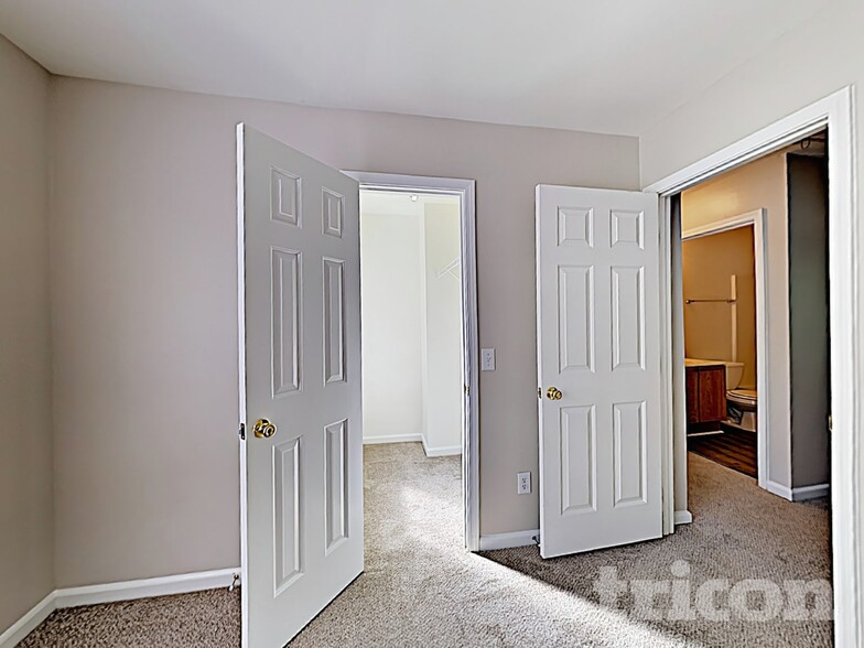 Building Photo - 1221 Brook Farm Ln
