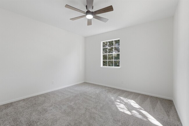 Building Photo - 3930 Cypress Hill Dr