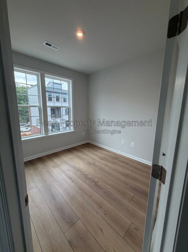 Building Photo - 227 Brattice Dr