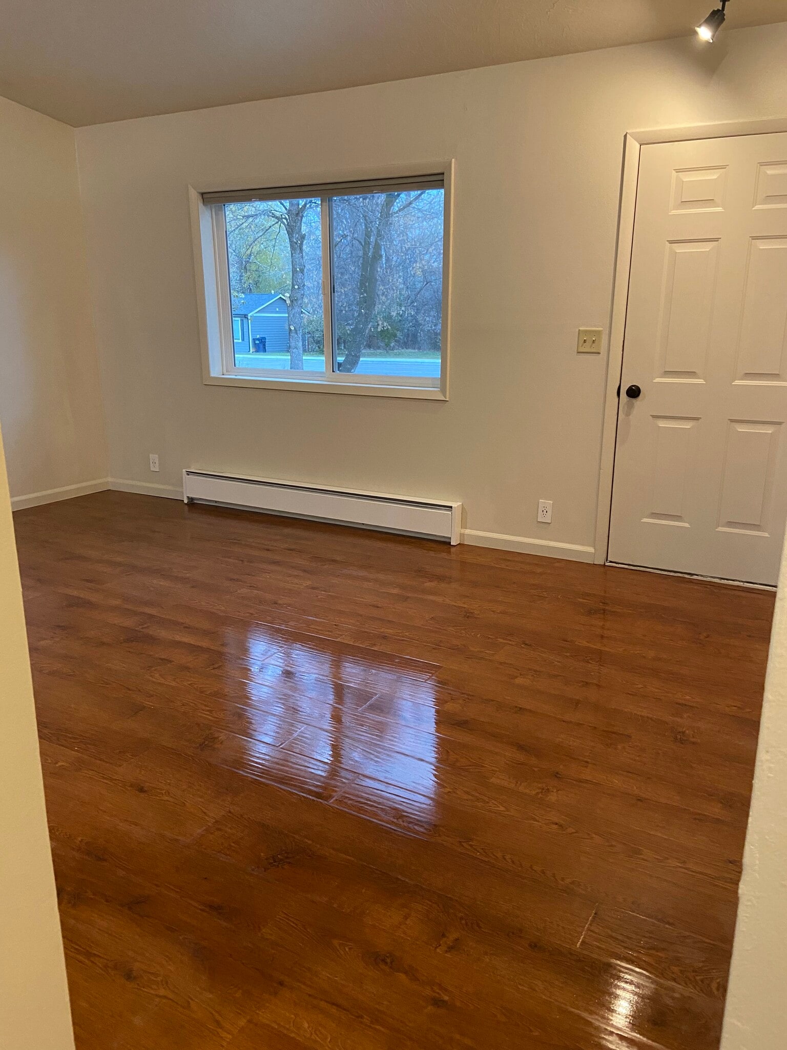 Living Room - 501 N Rouse Ave