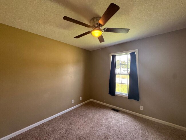 Building Photo - 371 Andrew Dr