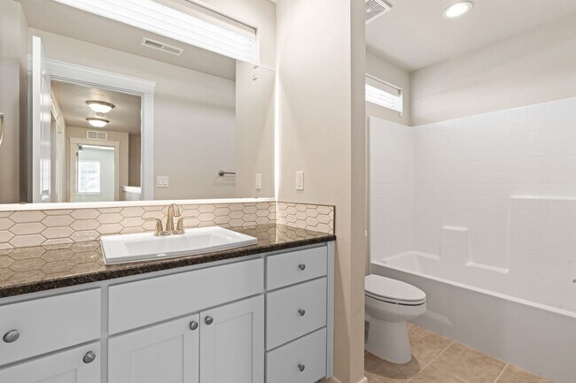 Building Photo - GORGEOUS 3bd/2.5ba Payette Duplex w/Modern construction, pristine condition, and ready for you!