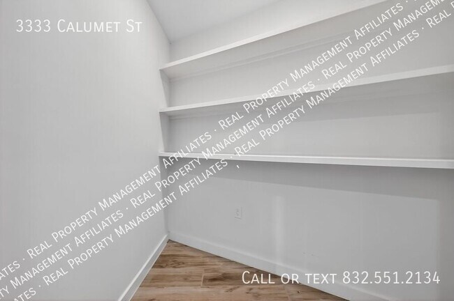 Building Photo - 3333 Calumet St