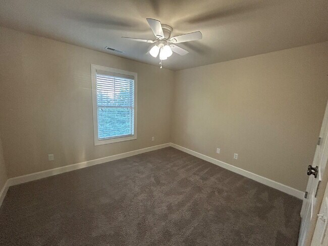 Building Photo - 3-BEDROOM, 2.5-BATH TOWNHOUSE AVAILABLE IN COOPER SQUARE