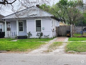 Building Photo - 1710 Sampson St