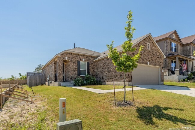 Building Photo - 3592 Vuitton