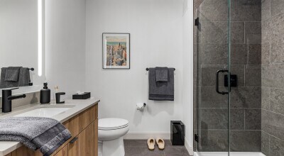 Building Photo - 226 E Grand Ave