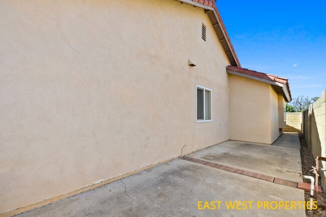 Building Photo - 5012 Greencap Ave