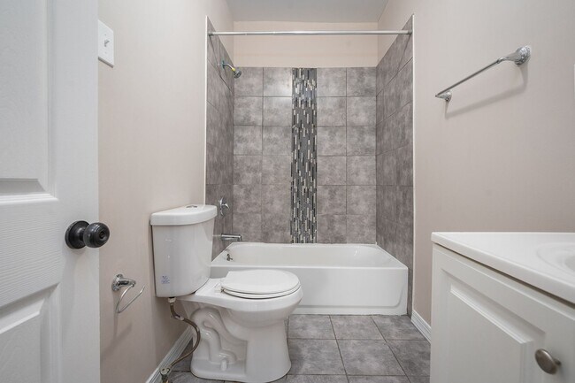 Building Photo - Newly Renovated 3 Bedroom in Charming Balt...