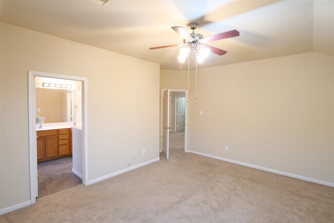 Building Photo - 26427 Longview Creek Dr
