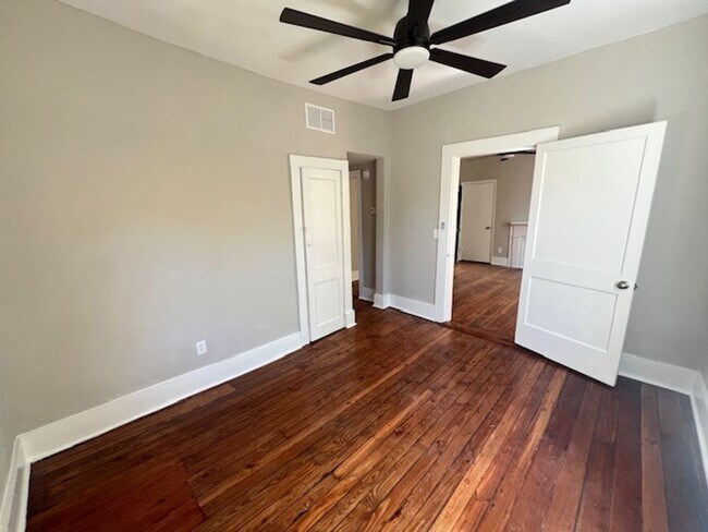 Building Photo - 1 Bedroom 1 Bath Apartment in Wraggsboro - Downtown Charleston