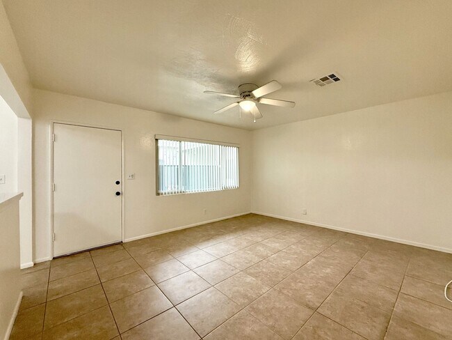 Building Photo - AVAILABLE NOW!! 1 Bedroom 1 Bathroom apartment in Palm Springs!!