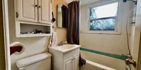 Building Photo - Frame House Duplex