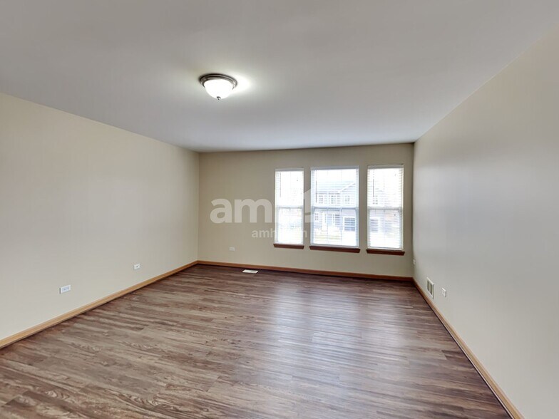 Building Photo - 3229 Kenilworth Ln
