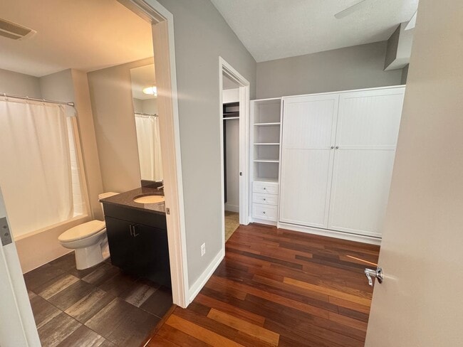 Building Photo - Three Bedroom - RiverHouse Condo!