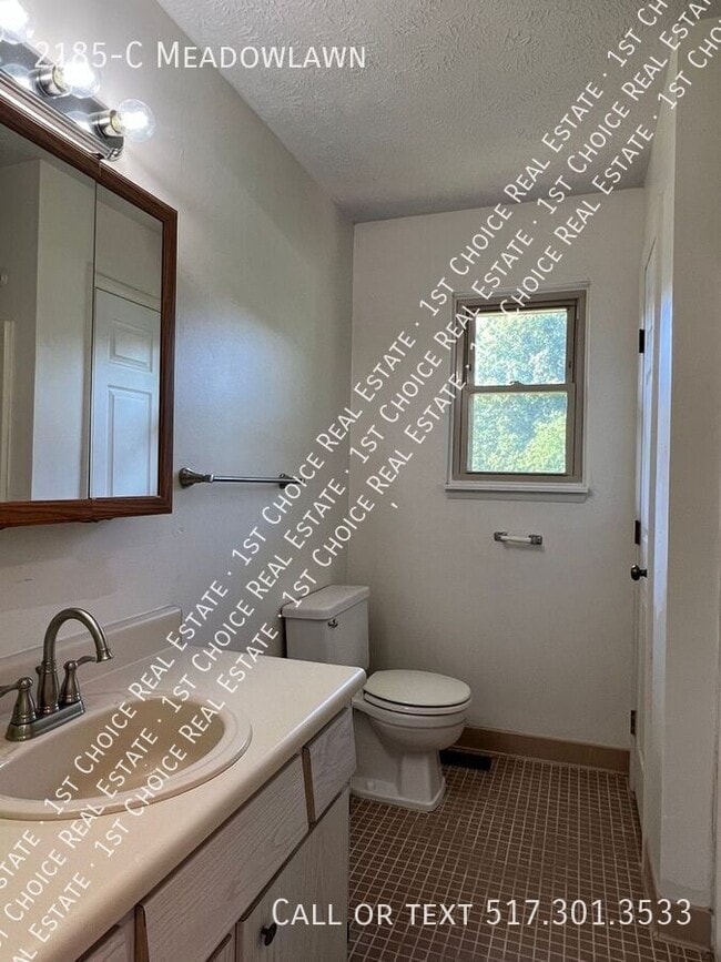 Building Photo - 2185-C Meadowlawn-