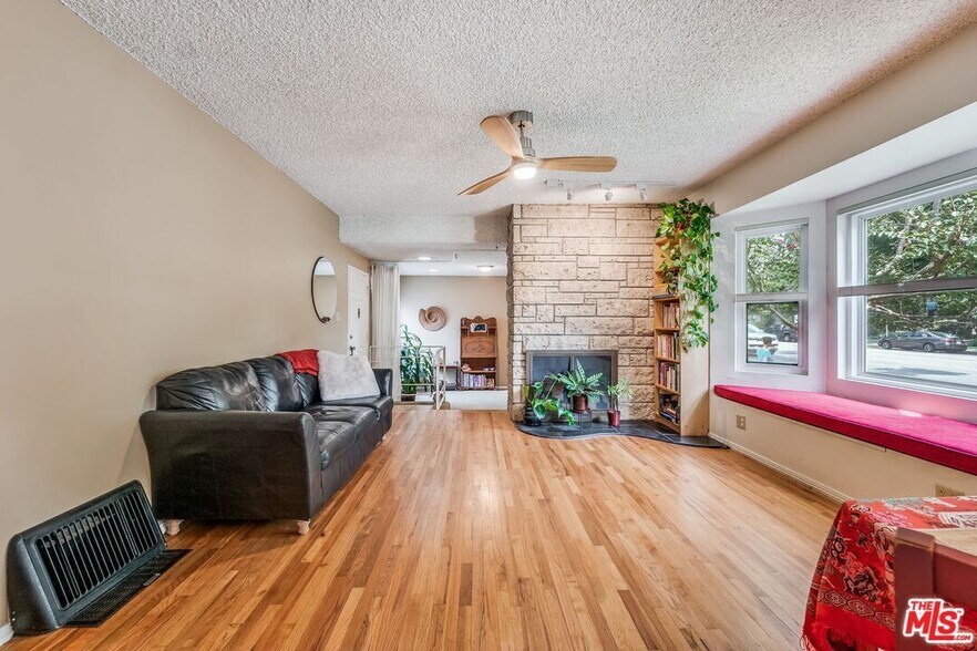 Living Room - 1225 N Hollywood Way