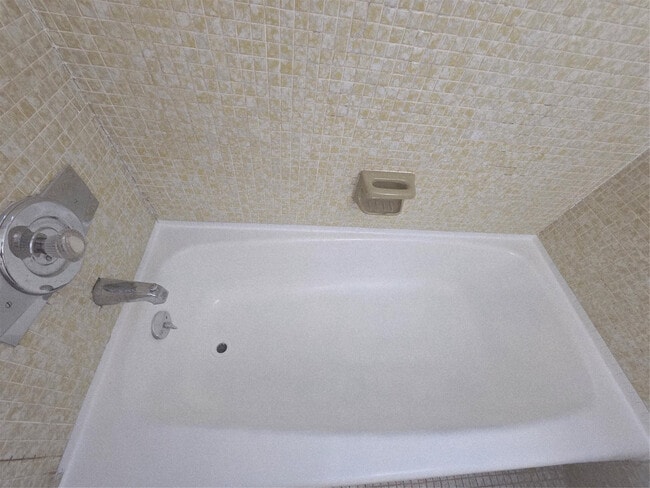 Building Photo - 1007 N 19th Ave