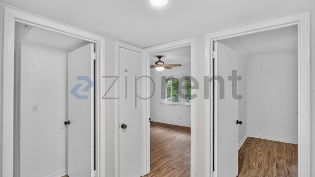 Building Photo - Unit 14