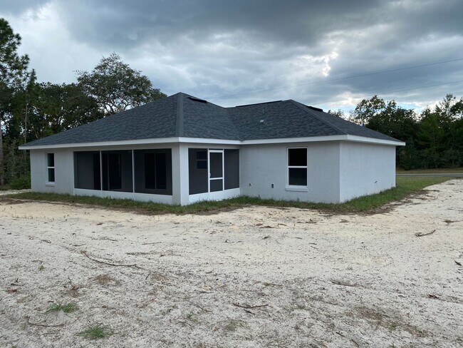 Building Photo - Custom Home - Desirable SW Ocala neighborhood 3/2/2 ** Wont Last**