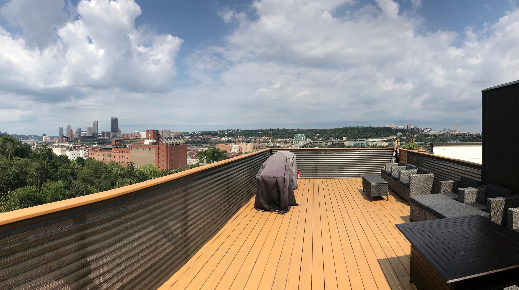 Roof top deck with sweeping views - 2301 Mission St