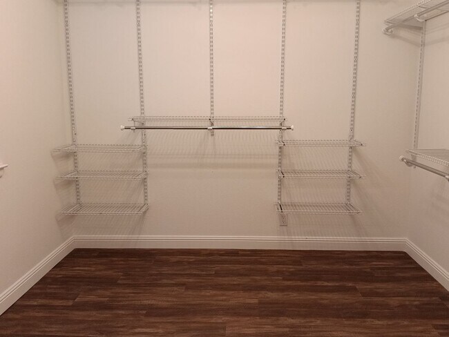 Building Photo - 3 Bedroom, 1.5 Bathroom Home! Schedule a Showing Today!