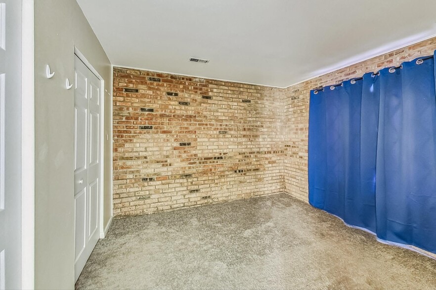 Building Photo - 862 W Lill Ave
