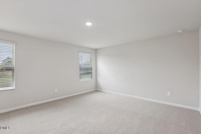 Building Photo - 693 White Birch Ln