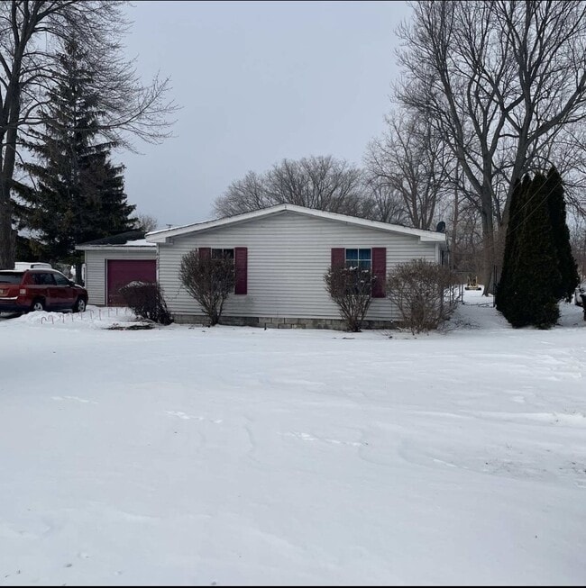 Building Photo - 4629 Meadowlawn Dr