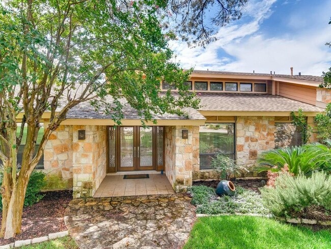 Building Photo - 1713 Bay Hill Dr