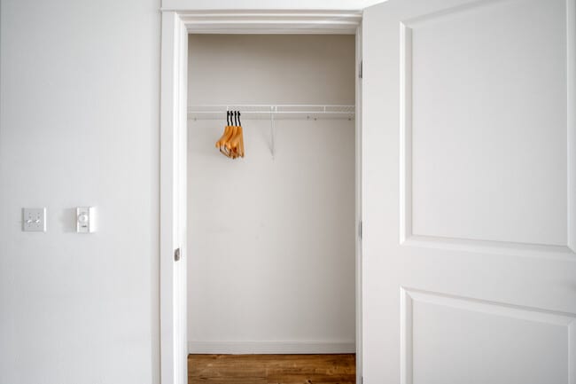 Building Photo - 10410 NE 2nd St