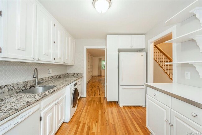 Building Photo - 130 Texas Ave