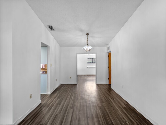 Building Photo - 8429 Cypress Lake Cir