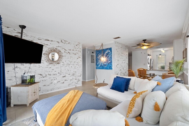 Building Photo - 300 Gulf Shore Dr