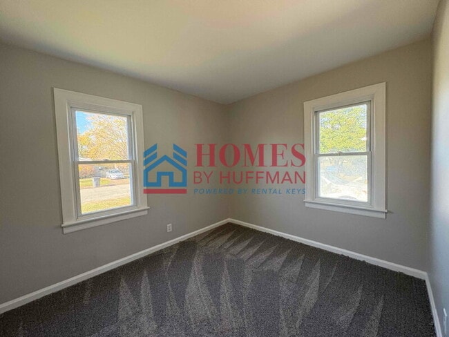 Building Photo - Three Bedroom House | Fenced Yard | Norths...