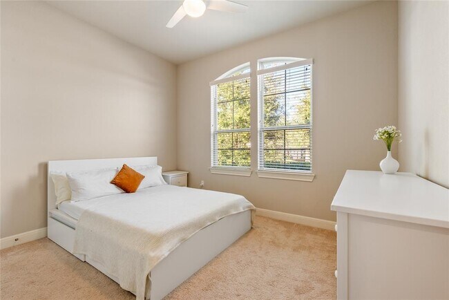 Building Photo - 11905 Deering Pl