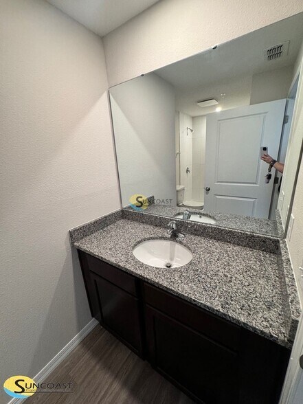 Building Photo - 617 Century 21 Dr