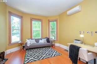 Building Photo - 3206 S Kelly Ave