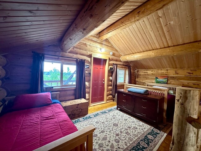 Building Photo - ALASKAN CABIN IN THE WOODS!