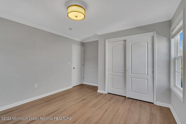 Building Photo - 10 Mulberry Dr