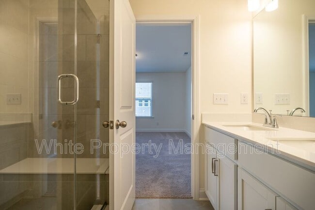 Building Photo - 1556 Cedar Tree Dr