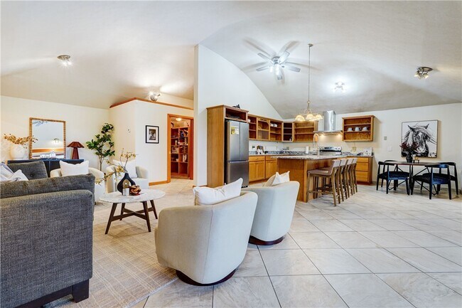 Building Photo - 2654 Whalen Rd